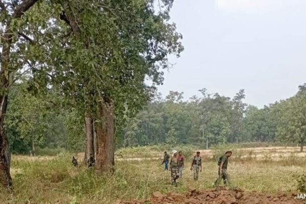 अबूझमाड़ में मुठभेड़ में दो महिला माओवादी ढेर, हथियार बरामद