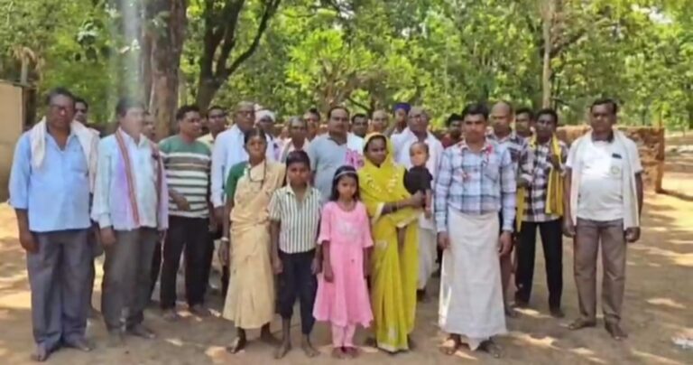 वर्षों बाद फिर लौटे अपने आदिवासी धर्म में