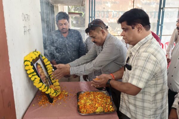 बस्तर के वरिष्ठ पत्रकार स्व. राजेंद्र बाजपेयी को दी गई श्रद्धांजलि