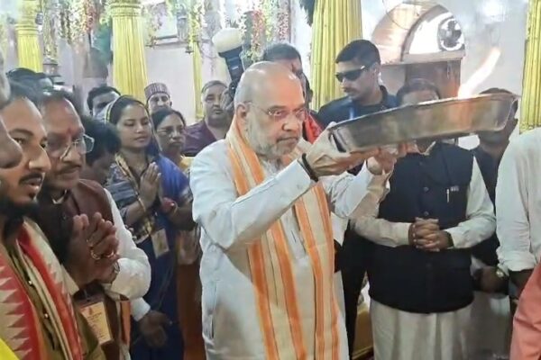 अमित शाह ने दंतश्वरी मंदिर में पूजा अर्चना की